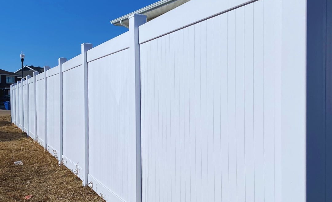 500 Feet Vinyl Fence at boyer bay
