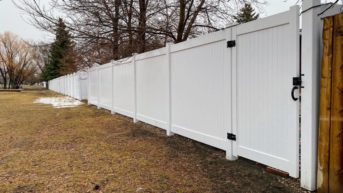 Durable Fence Installation Completed on University Park Drive, Regina