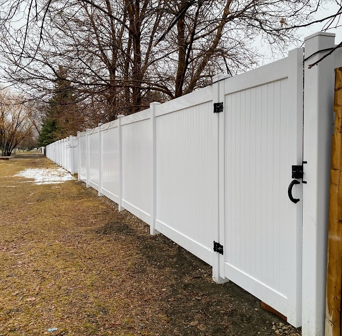 Durable Fence Installation Completed on University Park Drive, Regina