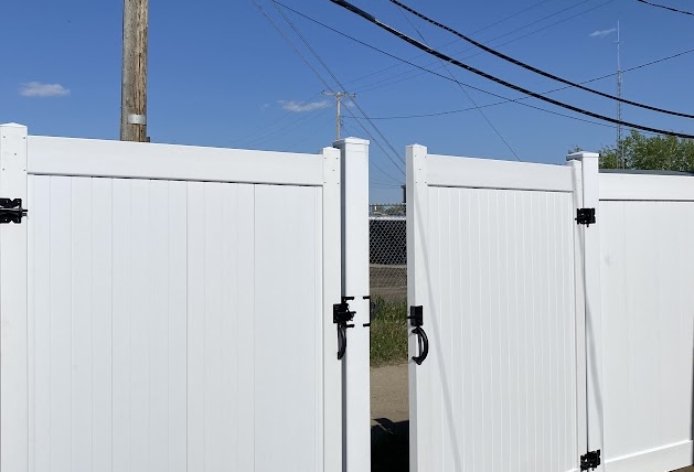 Removable double-doors gate