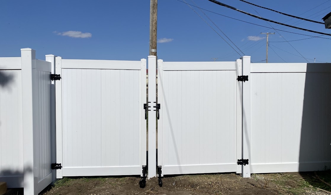 Removable double-doors gate